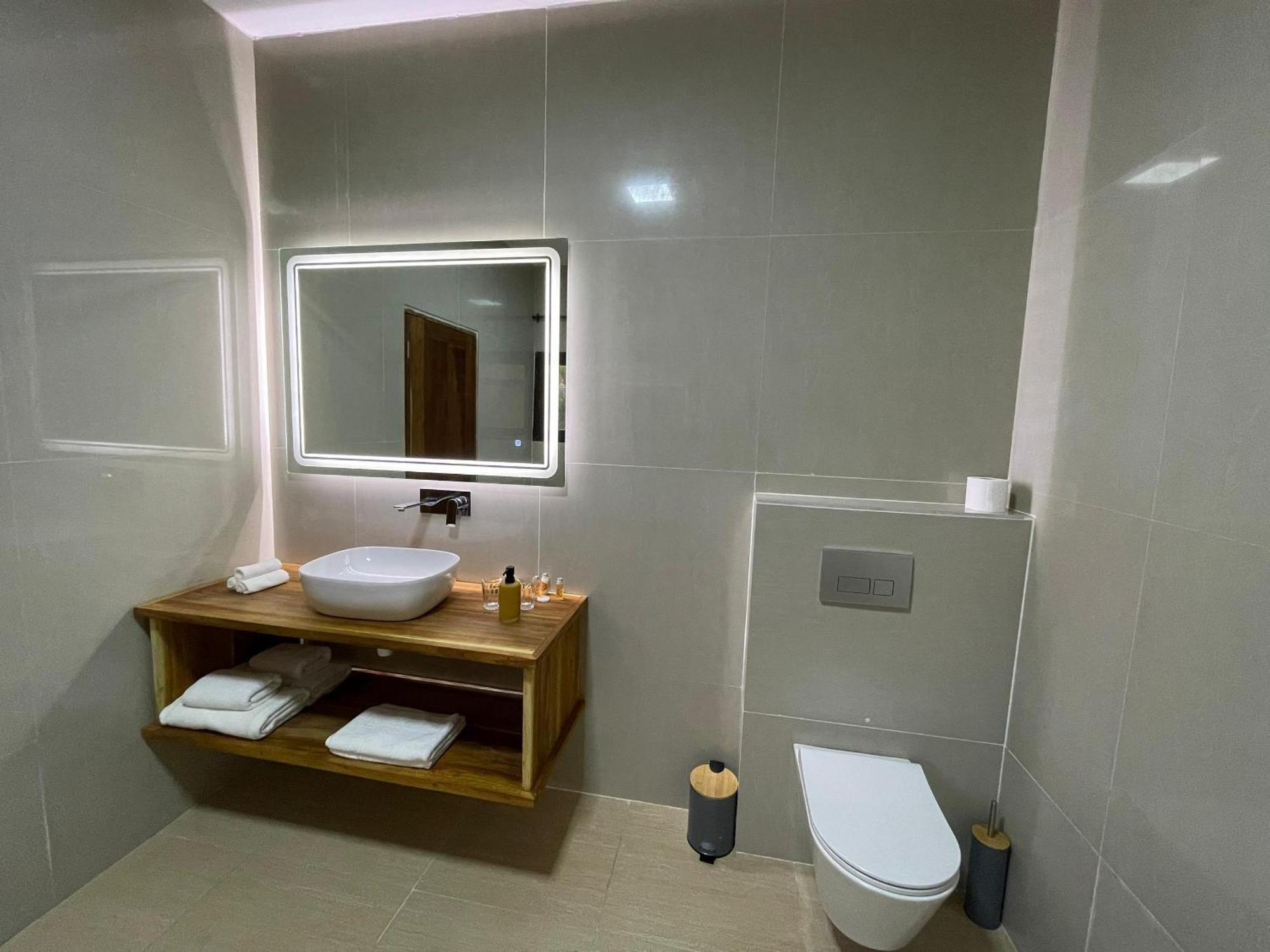 Le Kentia Otel Lomé Dış mekan fotoğraf