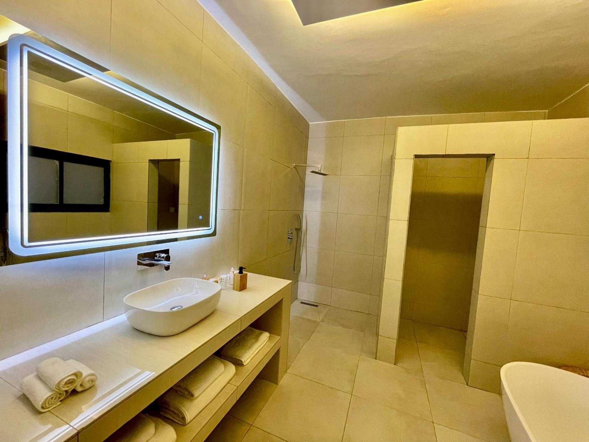 Le Kentia Otel Lomé Dış mekan fotoğraf
